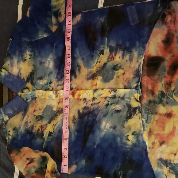 EUC Vince watercolor high low button-down - Picture 4 of 7